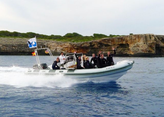  Departure by diving boat